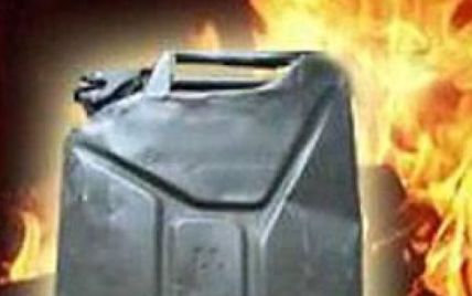 На Одещині чоловік облив бензином та підпалив маму шістьох дітей, бо "так треба"