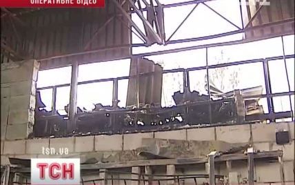 У Києві вогнеборці декілька годин гасили пожежу на пилорамі