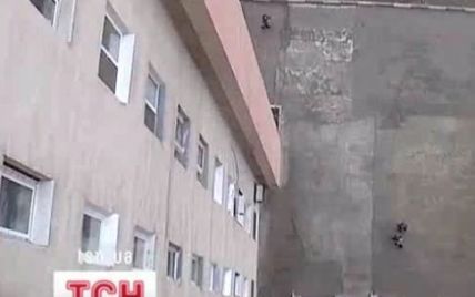 Из окна болгарского отеля выпал нетрезвый российский подросток
