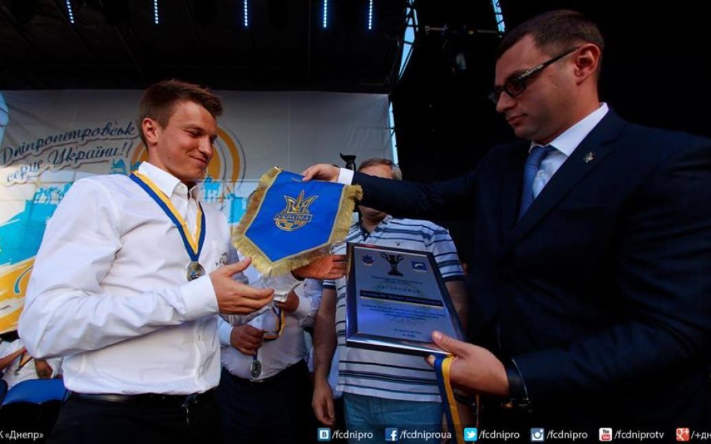 Нагородження "Дніпра" в день Дніпропетровська / © fcdnipro.ua