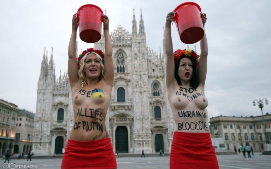 Blood Bucket Challenge / © femen.org
