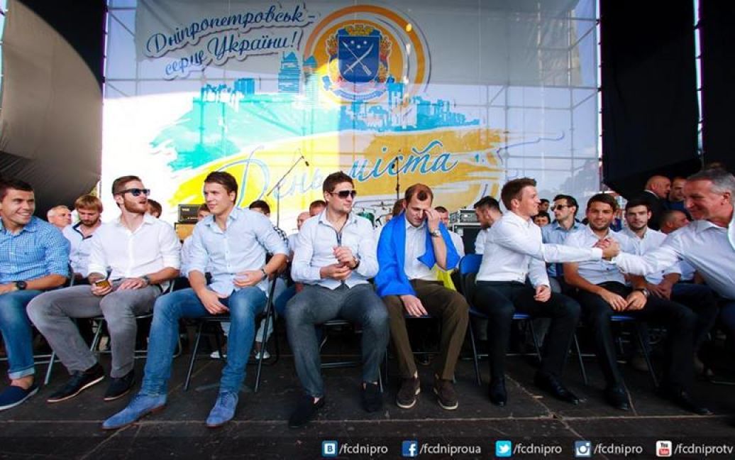 Награждение "Днепра" в день Днепропетровска / © fcdnipro.ua