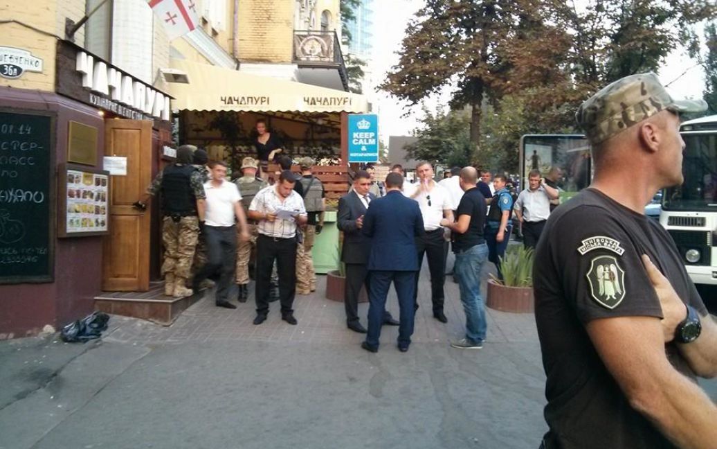 Вооруженных парней задержали / © facebook.com/gnap.ua