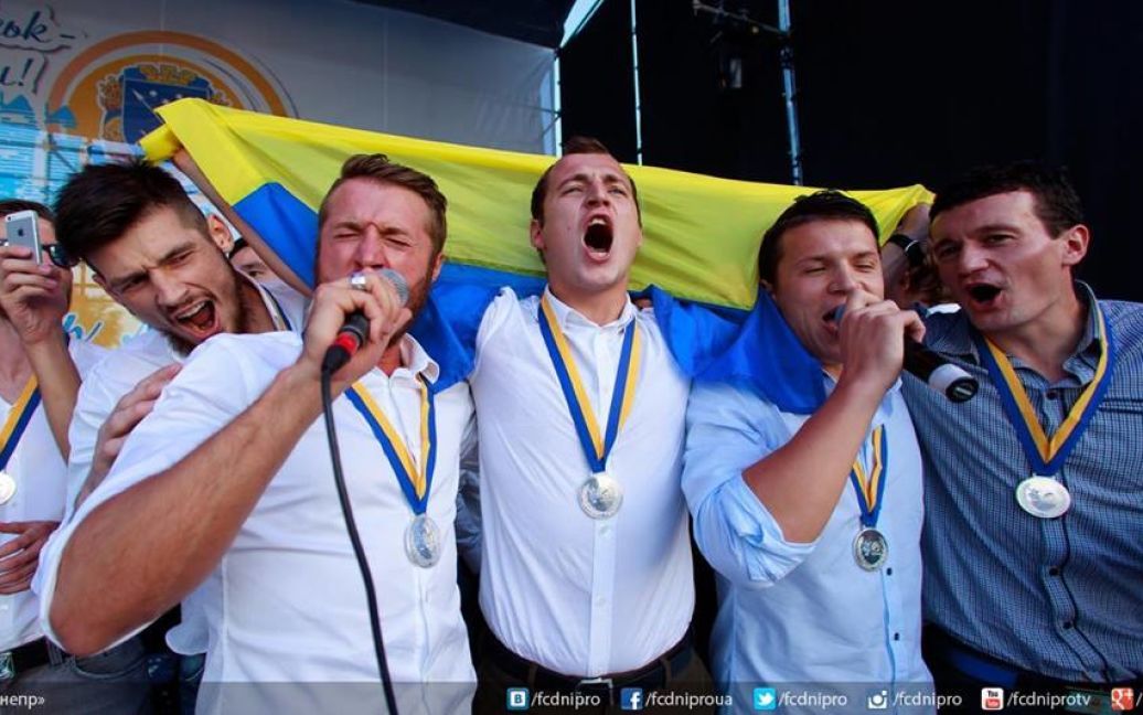 Нагородження "Дніпра" в день Дніпропетровська / © fcdnipro.ua