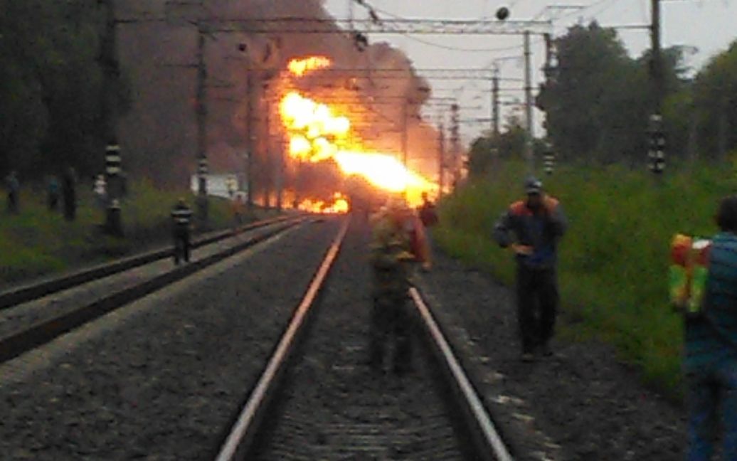 Вагони з нафтопродуктами в Городищі на Черкащині горять із шостої ранку / © ТСН.ua