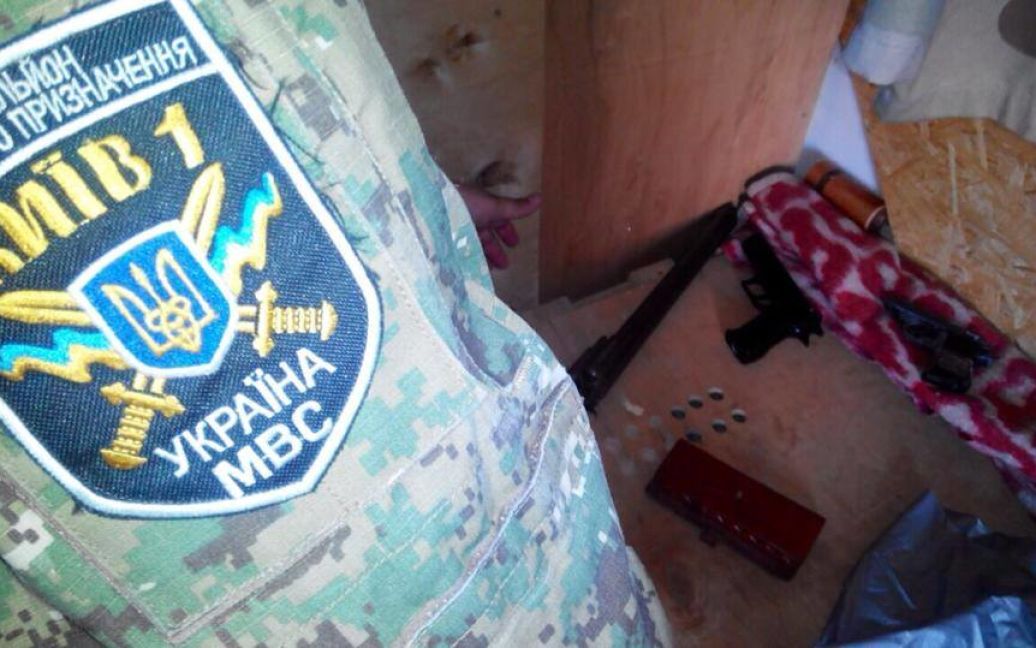 В наметі на Майдані знайшли гранати й обріз / © УНН