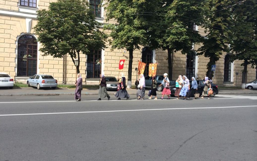 Под Лаврой собираются протестующие / © Фото Валерії Ковалінської/ТСН