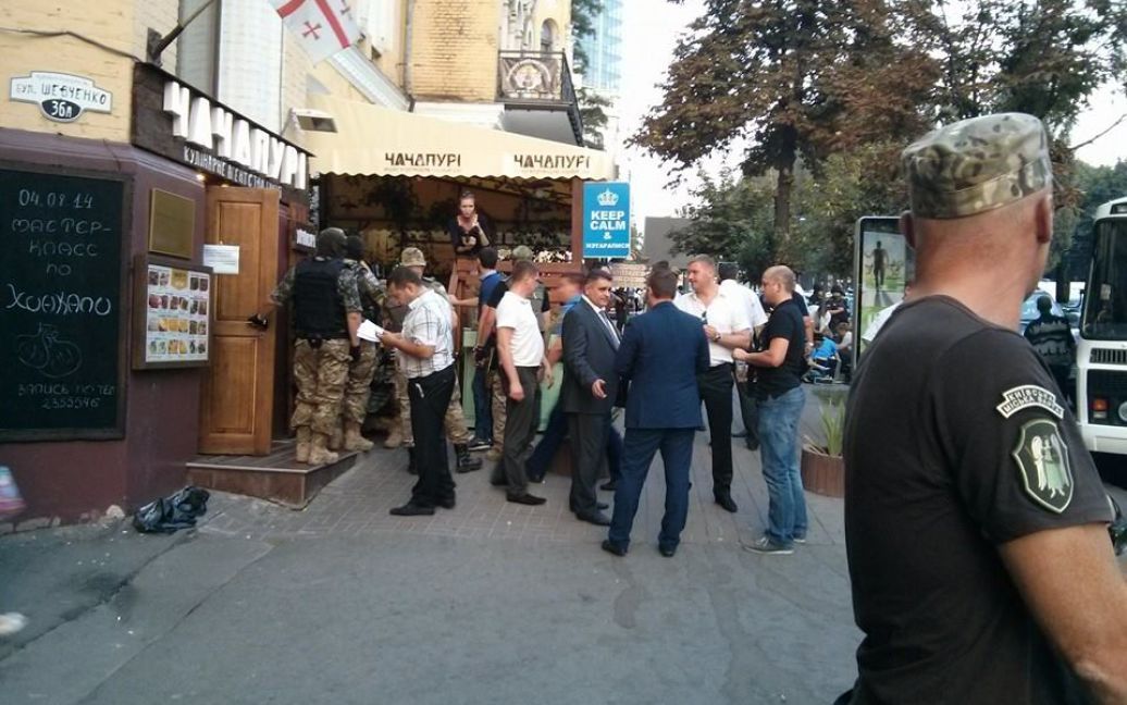 Вооруженных парней задержали / © facebook.com/gnap.ua