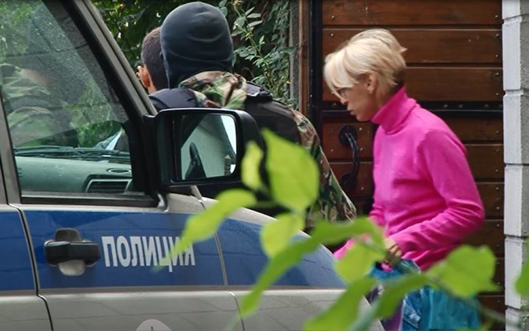 Крымскую активистку забрали в райотдел / © facebook.com/namatullaev