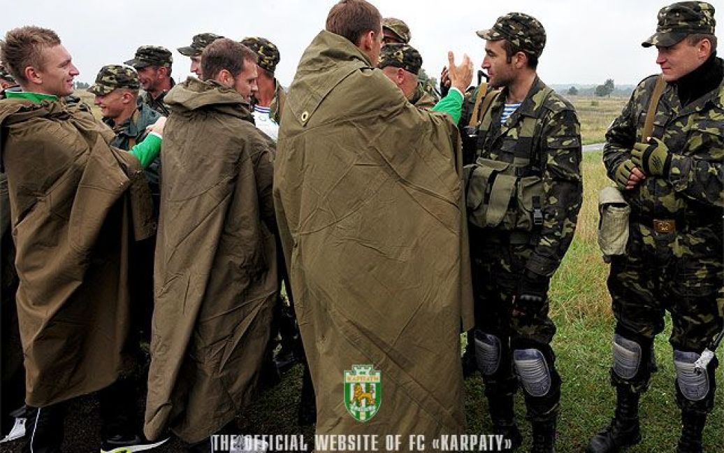 Гравців "Карпат" звозили на полігон / © fckarpaty.lviv.ua