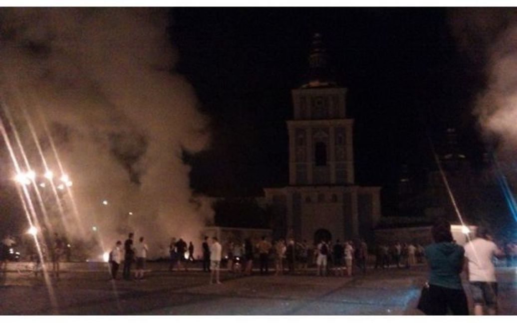 На Михайлівській площі в Києві спалахнули намети / © facebook.com/