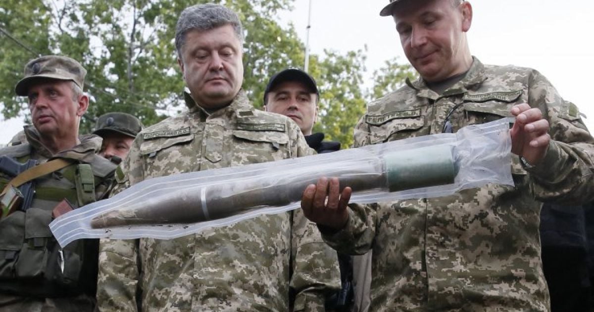 Против Муженко (крайний слева) и Гелетея (справа) в России открыли уголовные дела