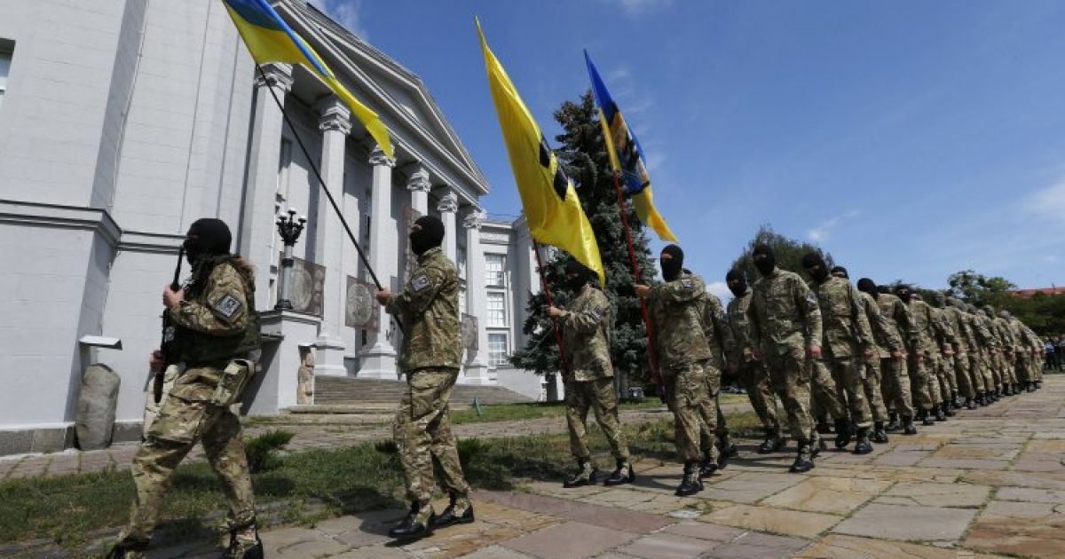 В Киеве состоялись проводы бойцов батальона "Азов" в зону АТО / © УНІАН