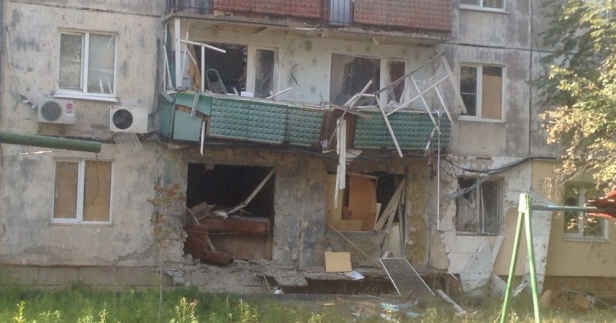 Разгромленный Луганск провел первую ночь без стрельбы.
