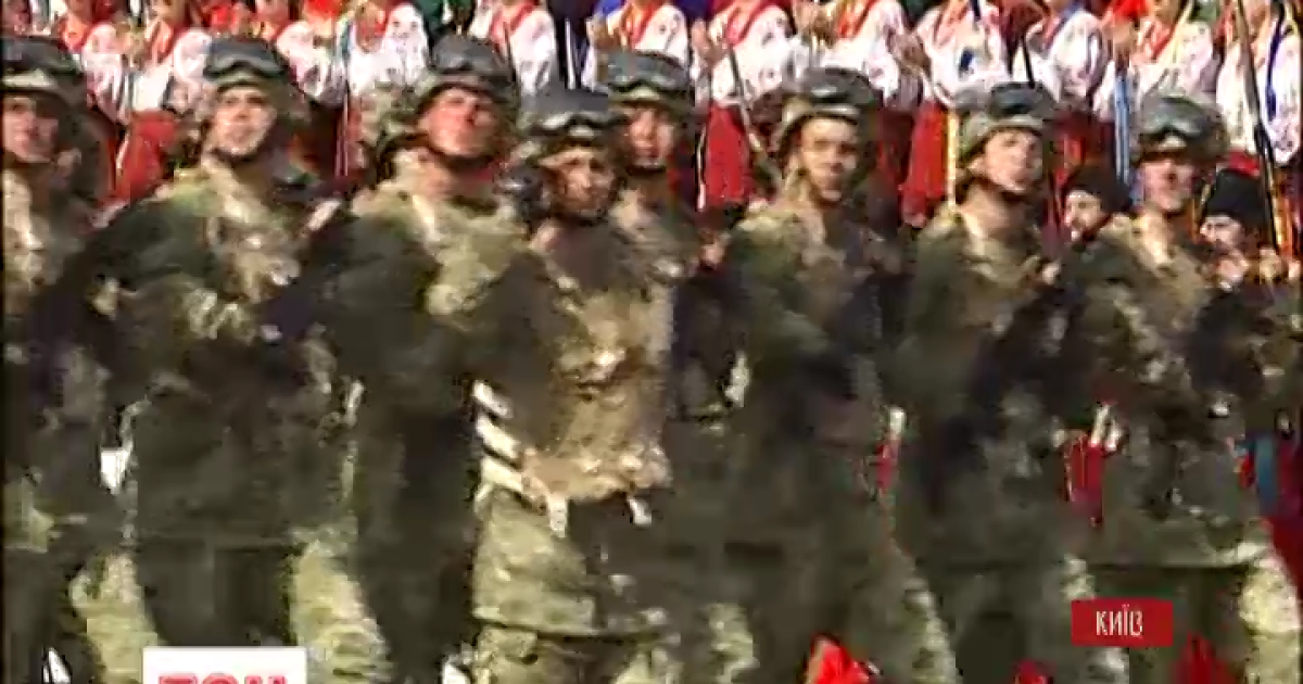 Кияни та гості столиці прийшли на парад до Дня Незалежності, щоб підтримати українських військових