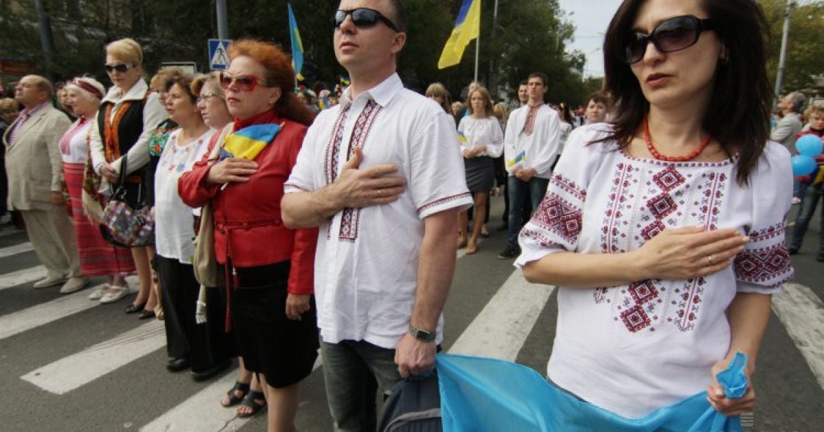 Парад вышиванок в Мариуполе