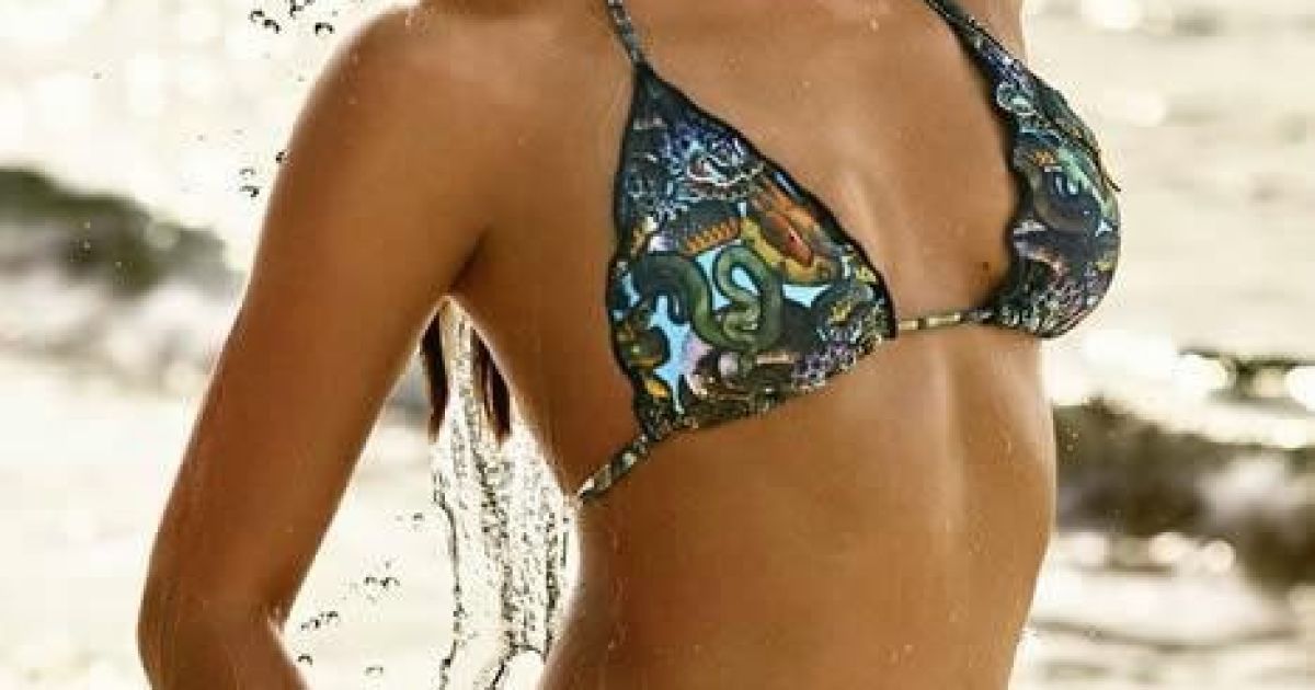 Шейк снялась в пляжном фотосете / © popcornnews