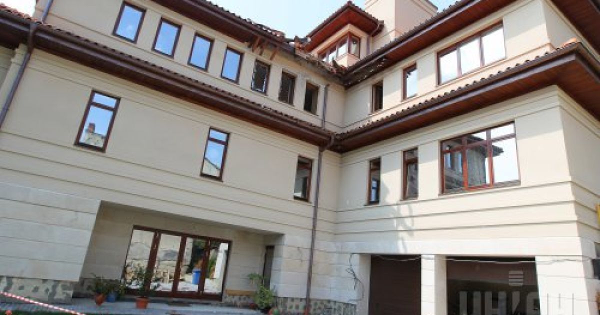 Невідомі обстріляли з гранатомета будинок мера Львова / © УНІАН