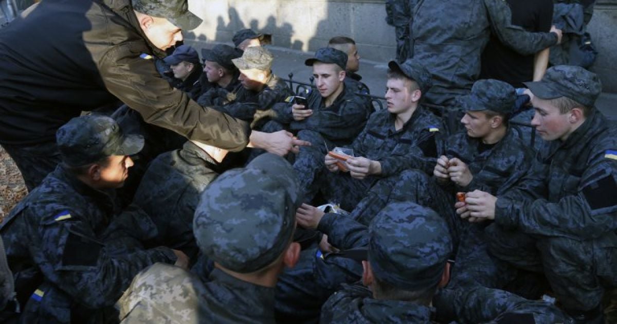 Бойцы "Барса" вышли на протест к АП