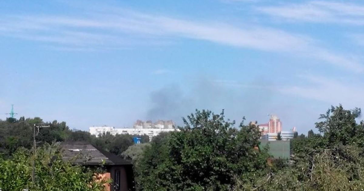 В Донецке загорелся рынок возле вокзала.