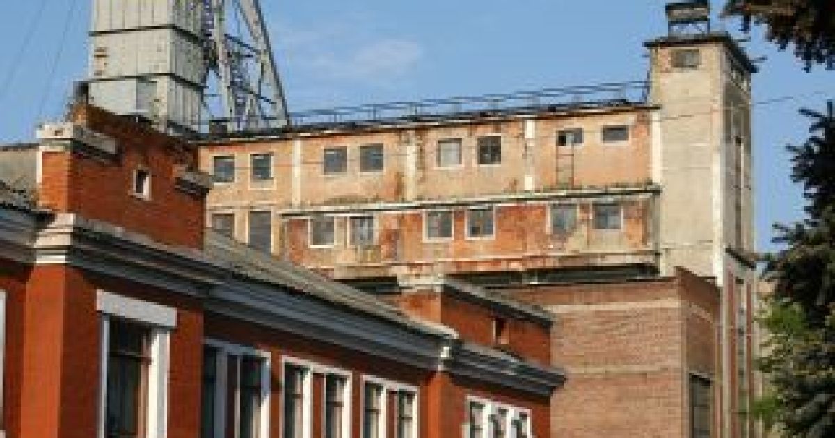 Горняки не могут подняться с шахты