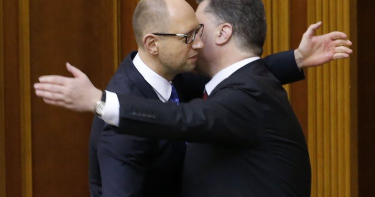 Партії "миру" і "війни" розколюють українську політику - Financial Times