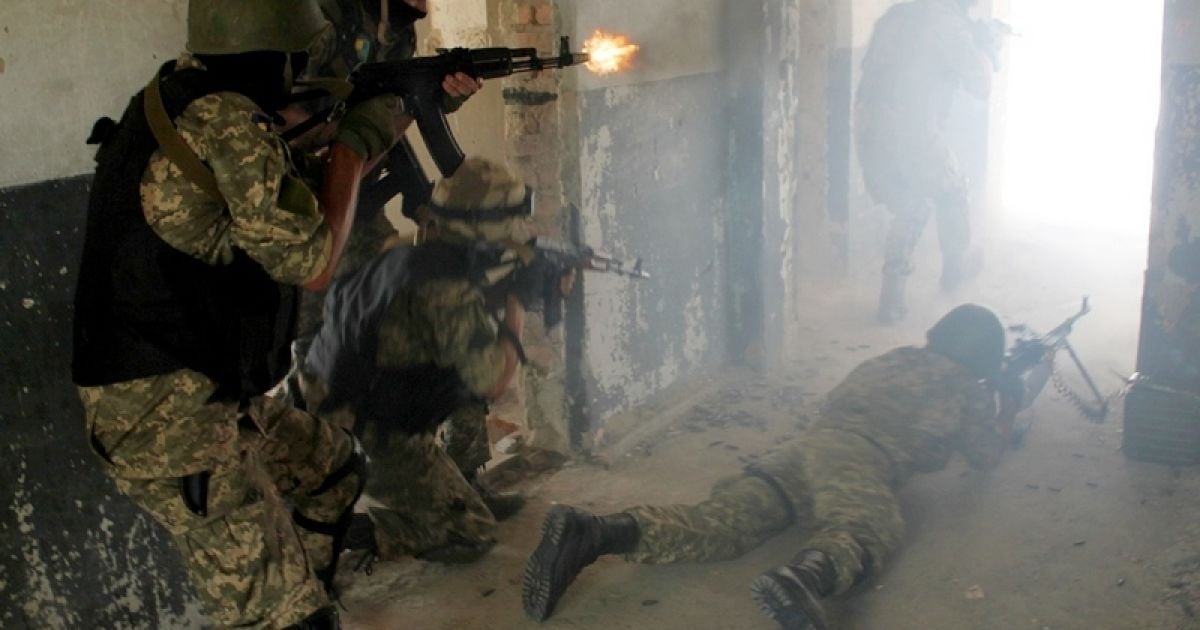 Практичні заняття відмобілізованих десантників проходять в умовах максимально наближених до бойових