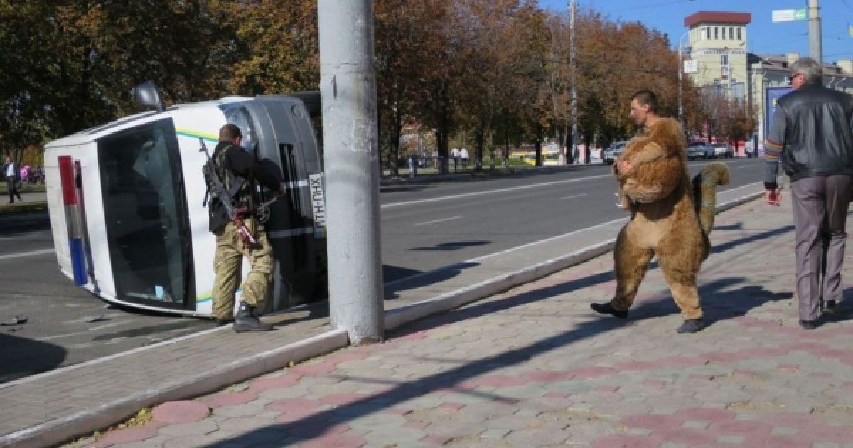 Мікроавтобус намагався проскочити на червоний
