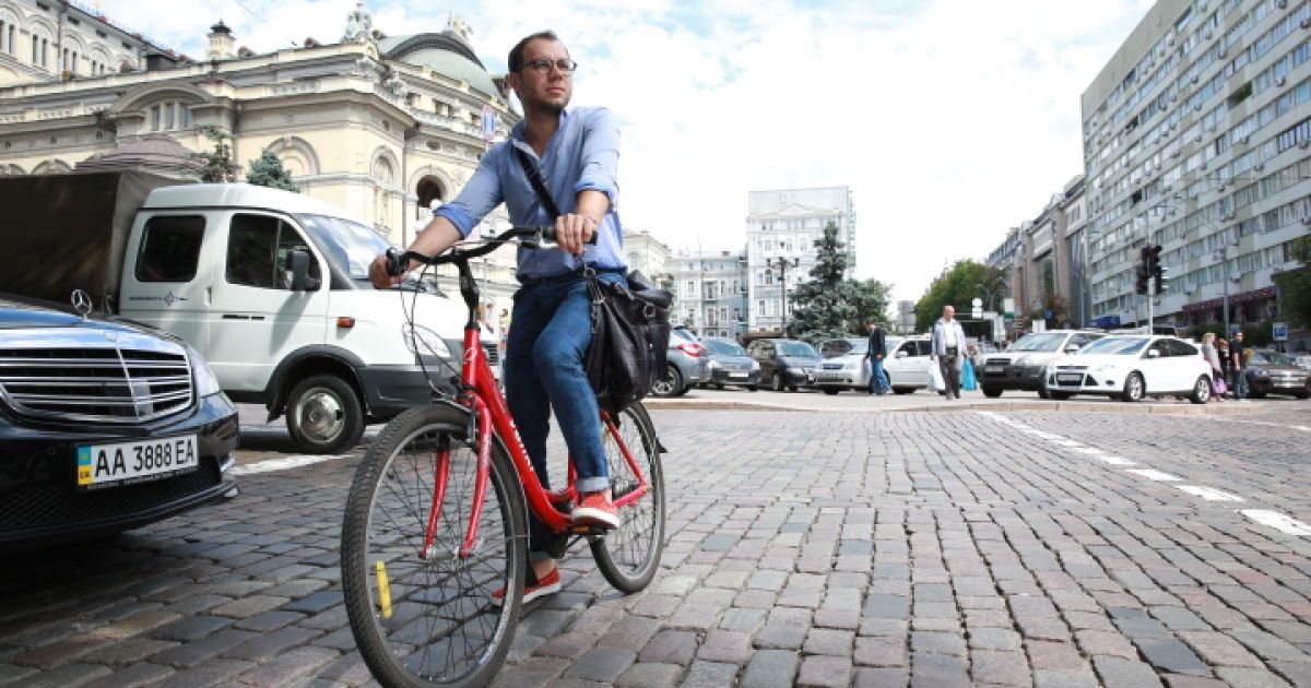 Андре Тан пересел на велосипед