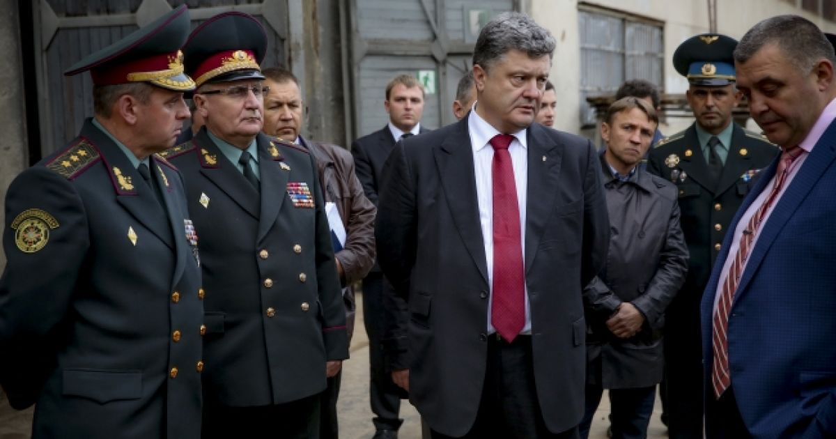 Глава держави подякував працівникам заводу за якісну роботу / © president.gov.ua