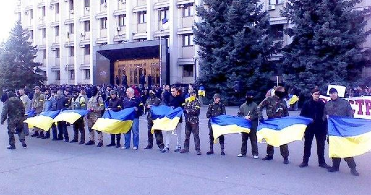 Самооборона охраняет здание Одесской ОГА