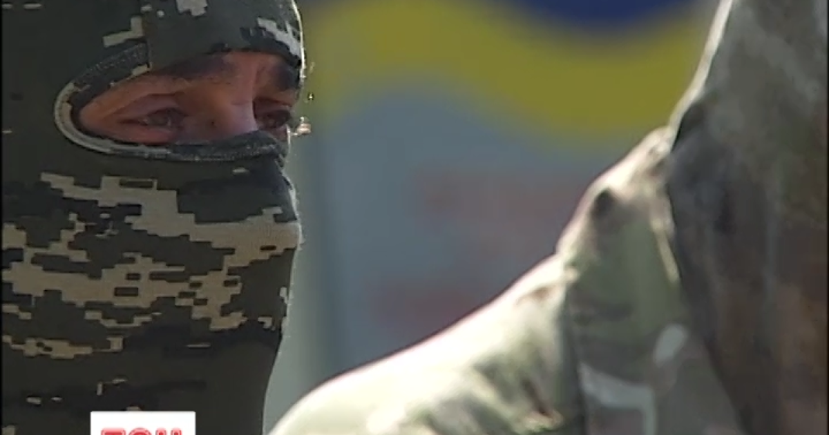 Бійці рвуться на передову, але їх не пускають