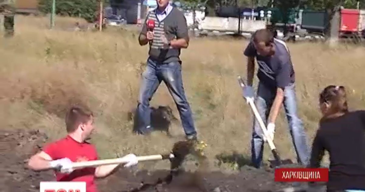Харьковчане отправились на границу копать защитные траншеи