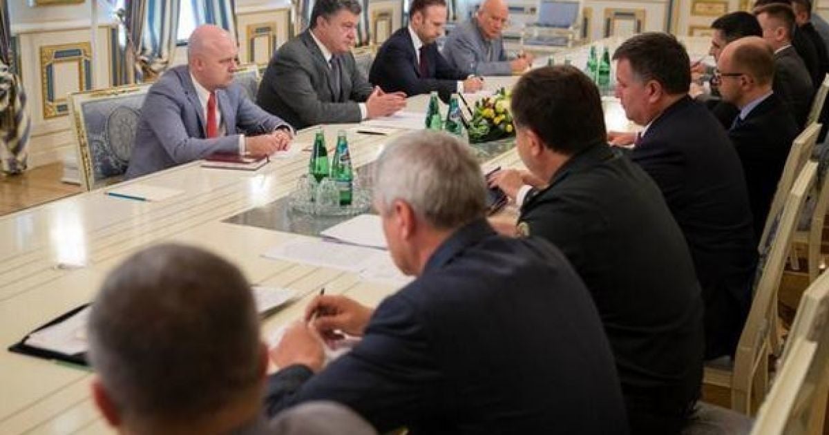 Порошенко собрал у себя силовиков