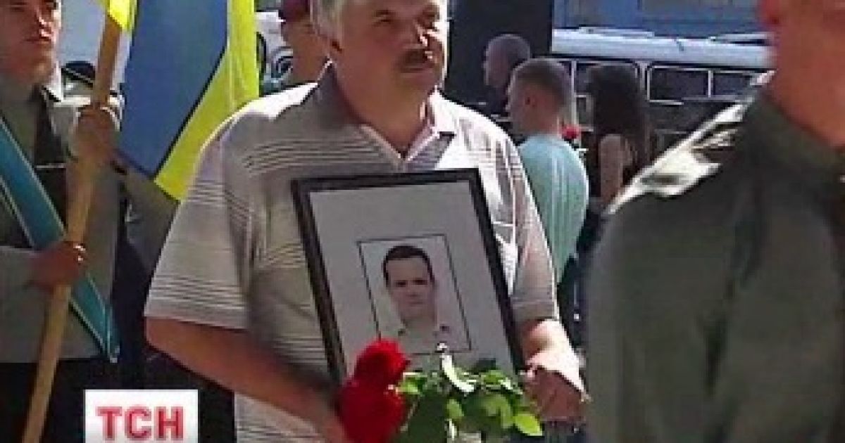 У Києві в останню путь провели колишнього редактора ТСН, який загинув в зоні АТО