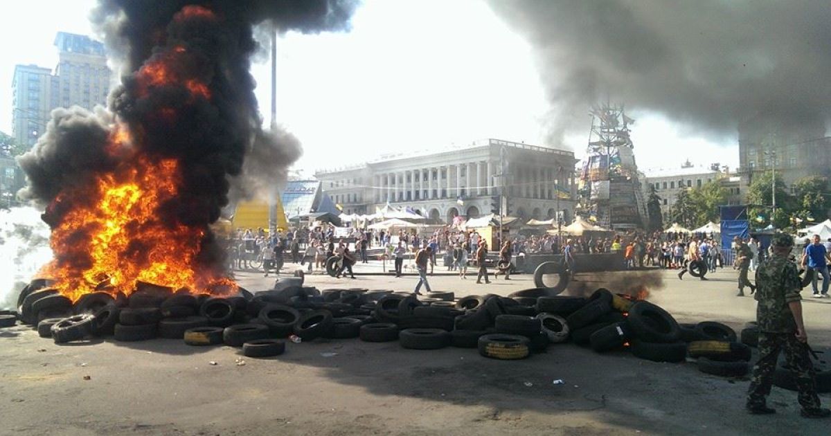 На Майдане началось противостояние