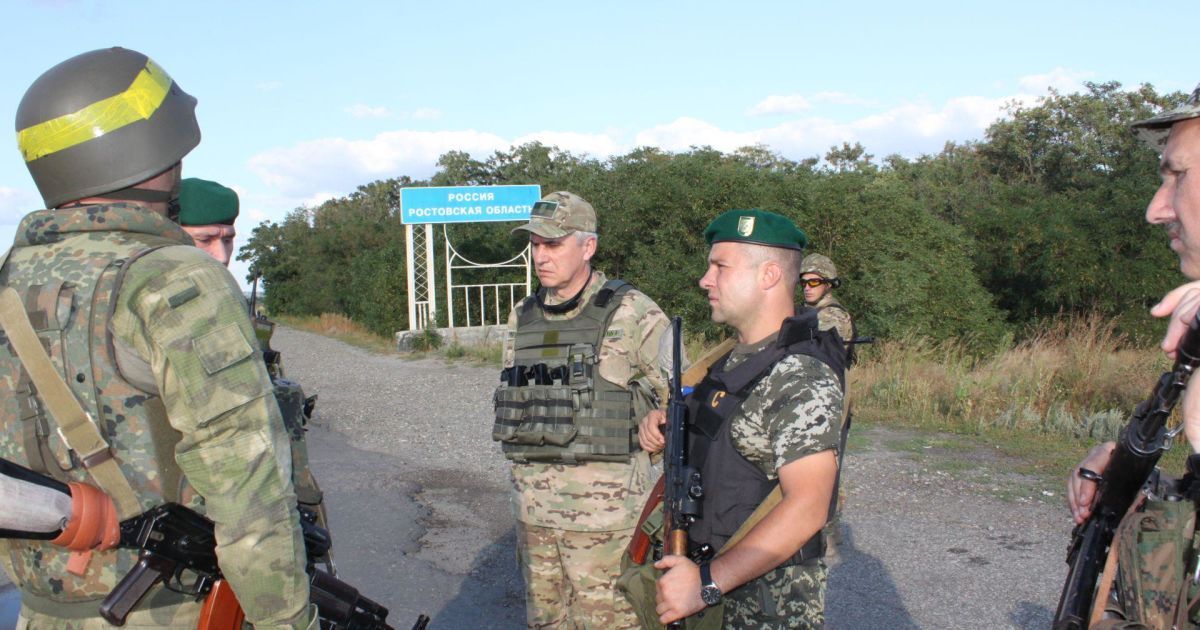 Пограничники создают линии обороны по всей границе с РФ