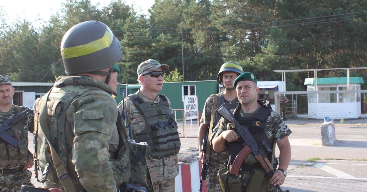 Пограничники создают линии обороны по всей границе с РФ