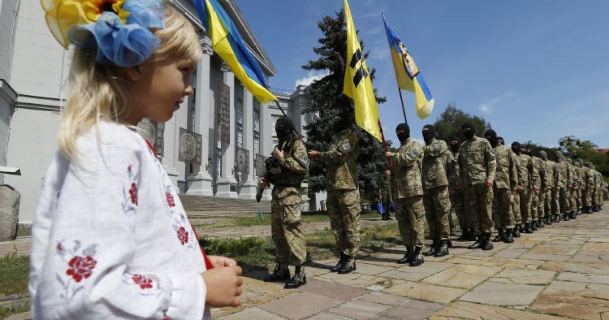 В Киеве состоялись проводы бойцов батальона "Азов" в зону АТО / © УНІАН