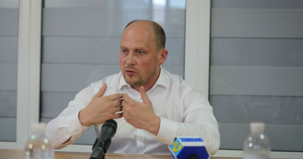 Нардеп Каплин заявляет, что все телефоны в Украине прослушиваются.