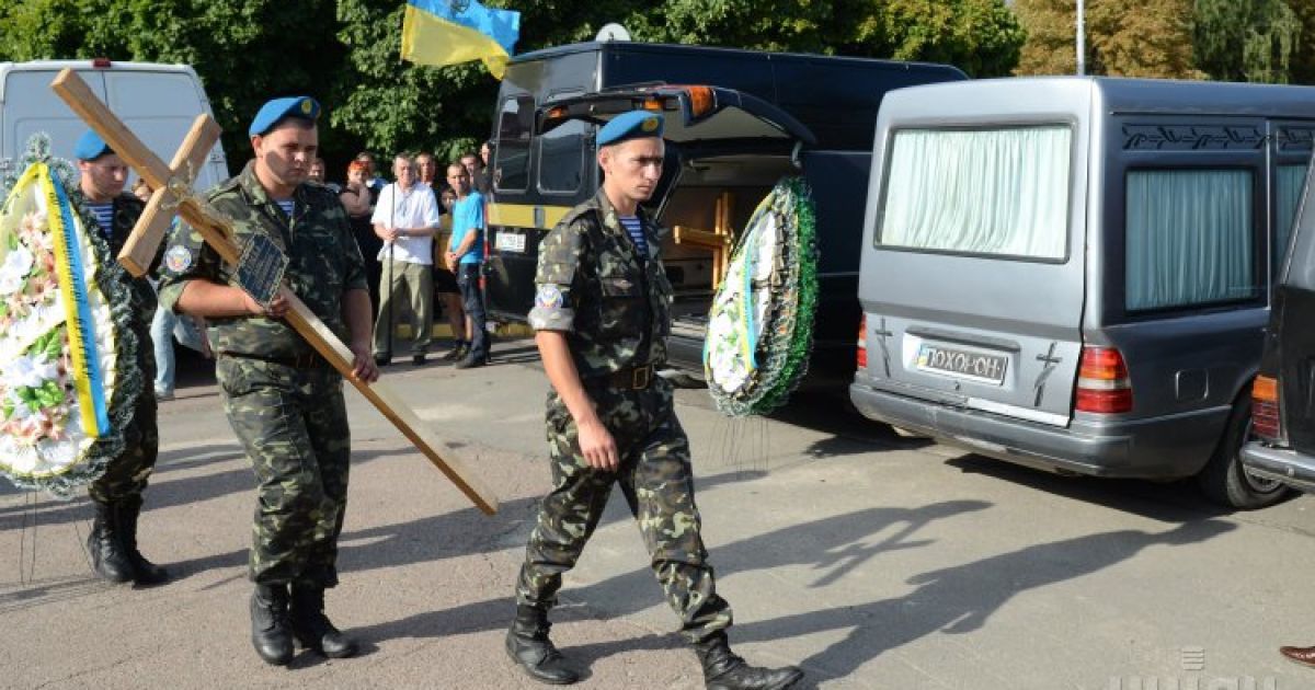Тела погибших доставили во Львов на самолете / © УНІАН