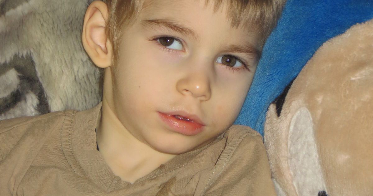 5-летний Максим надеется на помощь!