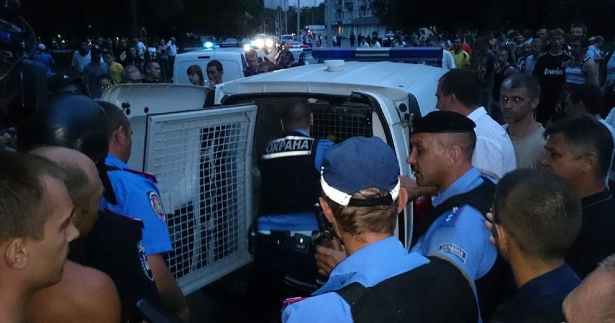 Нетрезвый дебошир открыл посреди улицы огонь из автомата