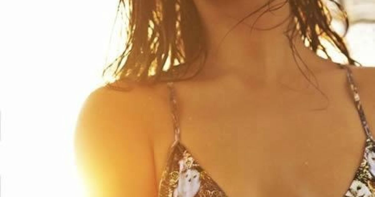 Шейк снялась в пляжном фотосете / © popcornnews