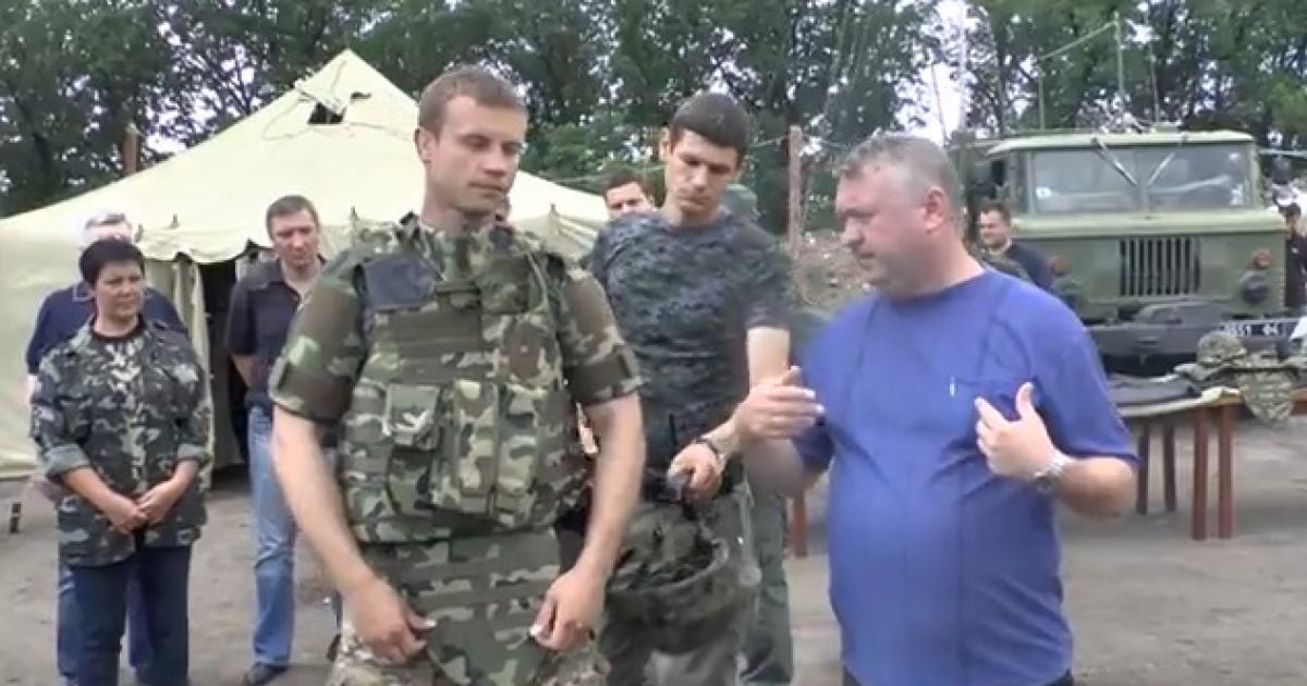 Военные получили кевларовые бронежилеты и каски