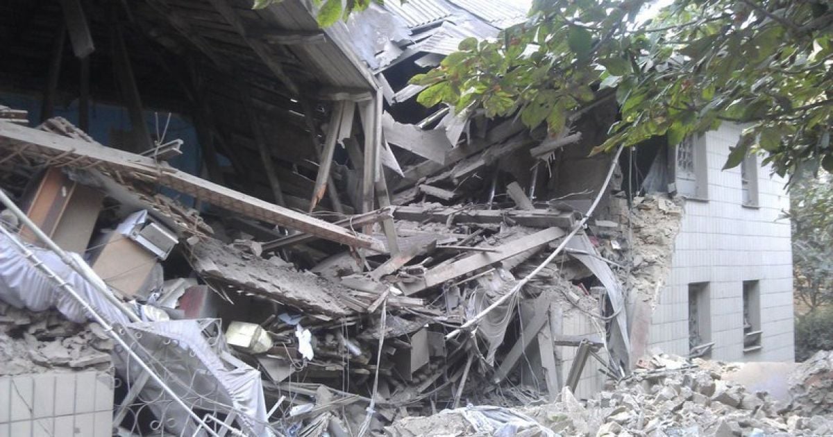 Снежное разбомбил "неизвестный самолет"