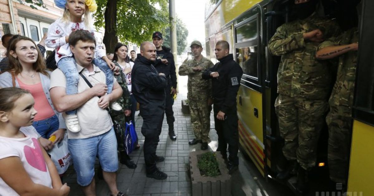 В Киеве состоялись проводы бойцов батальона "Азов" в зону АТО / © УНІАН