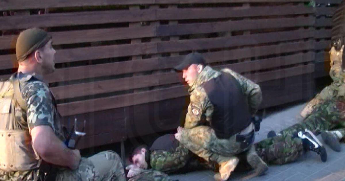 У налетчиков изъяли многочисленное оружие и современные средства защиты