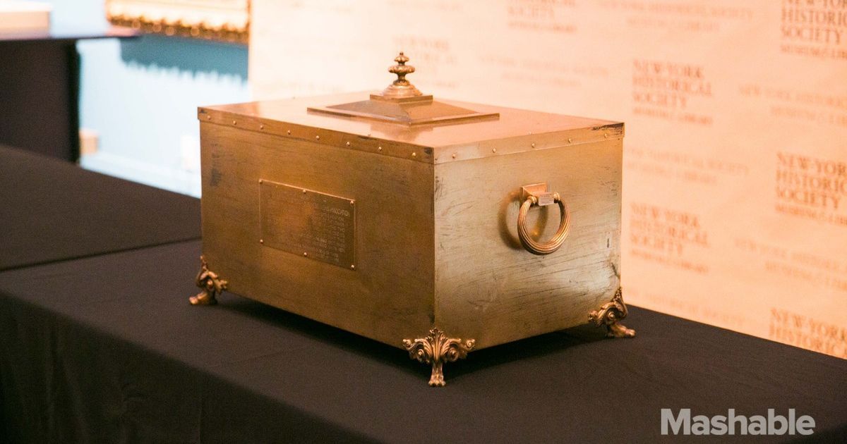 Интересно, что об капсуле времени просто забыли