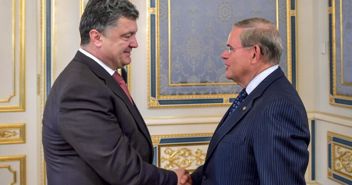 Порошенко хочет, чтобы "ЛНР" и "ДНР" признали террористами